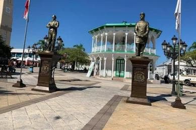 Stadtrundfahrt durch Puerto Plata zur Amber Cove und Taino Bay — Guided tour and outdoor activity